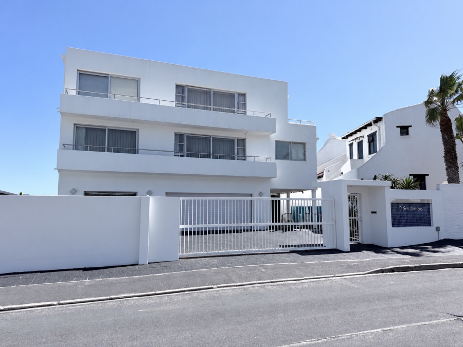 7 Bedroom Property for Sale in Bloubergstrand Western Cape